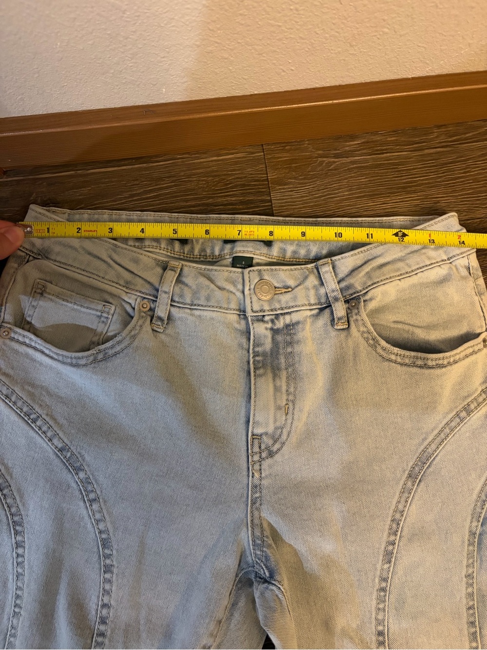 Women’s Wild Fable Collegiate Light Wash Low-Rise Curved Hem Flare Jean Size 8 - Picture 6 of 9
